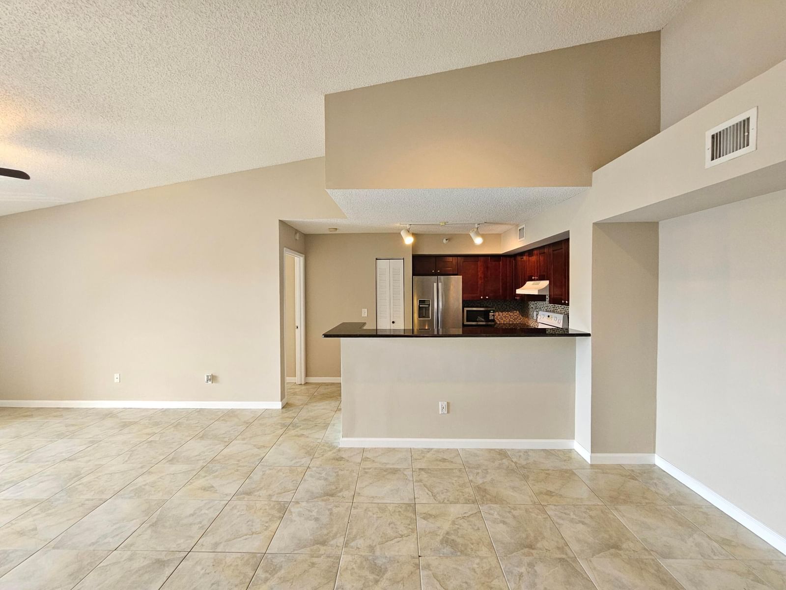 140 Yacht Club Way #305, Hypoluxo, FL 33462 photo 5