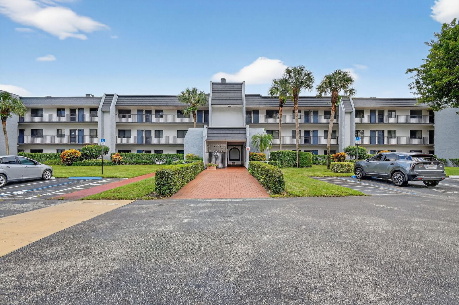 4254 D Este Court #304, Lake Worth, FL 33467 photo 2