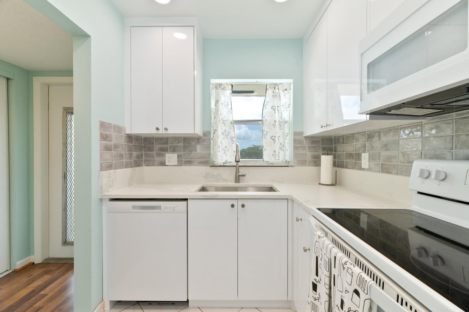2901 E SUNRISE LAKES Drive E #310, Sunrise, FL 33322 photo 5