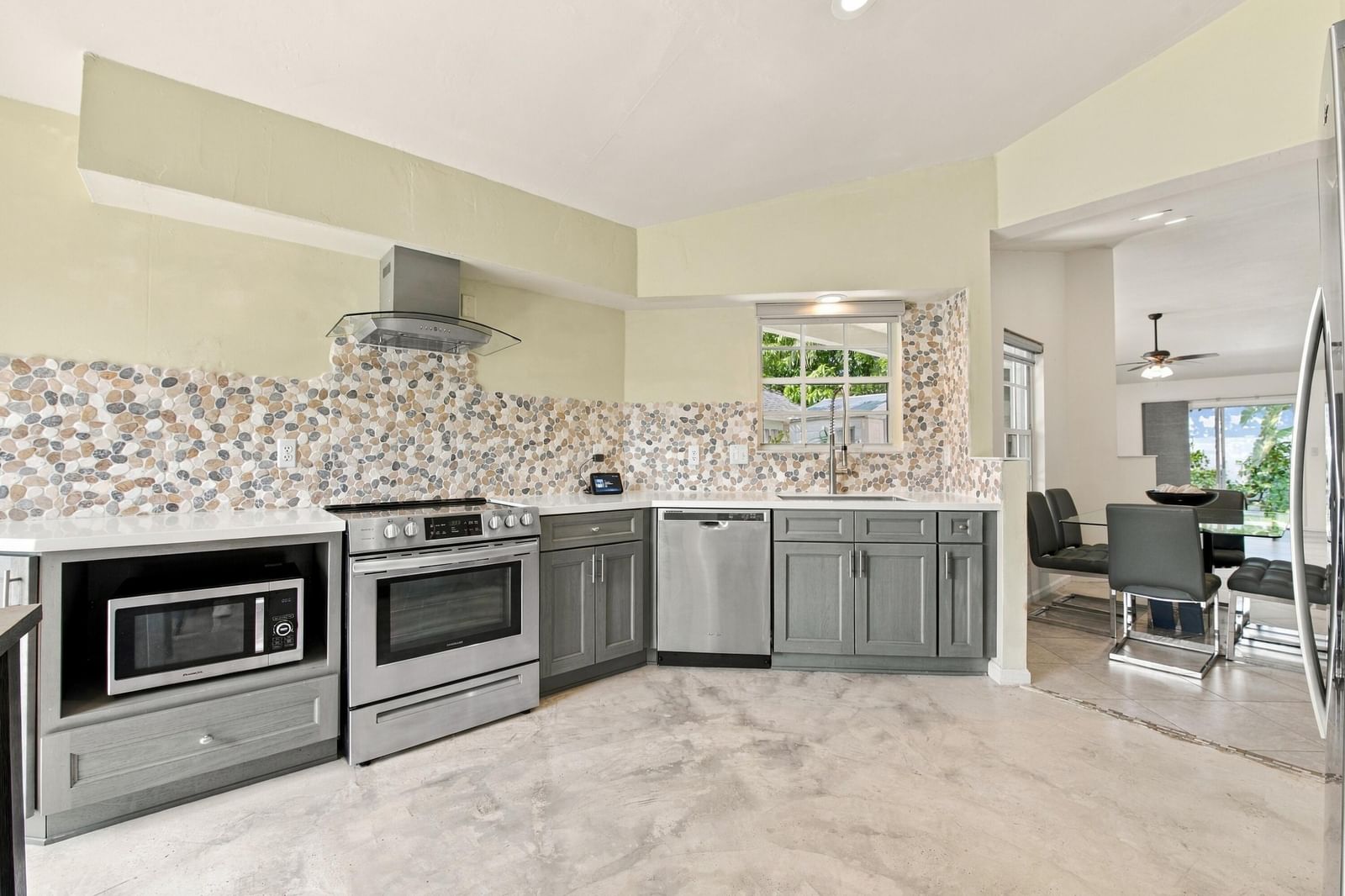 14 HEATHER TRACE Drive, Boynton Beach, FL 33436 photo 2