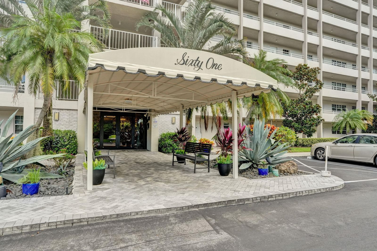 575 OAKS Lane #104, Pompano Beach, FL 33069 photo 2