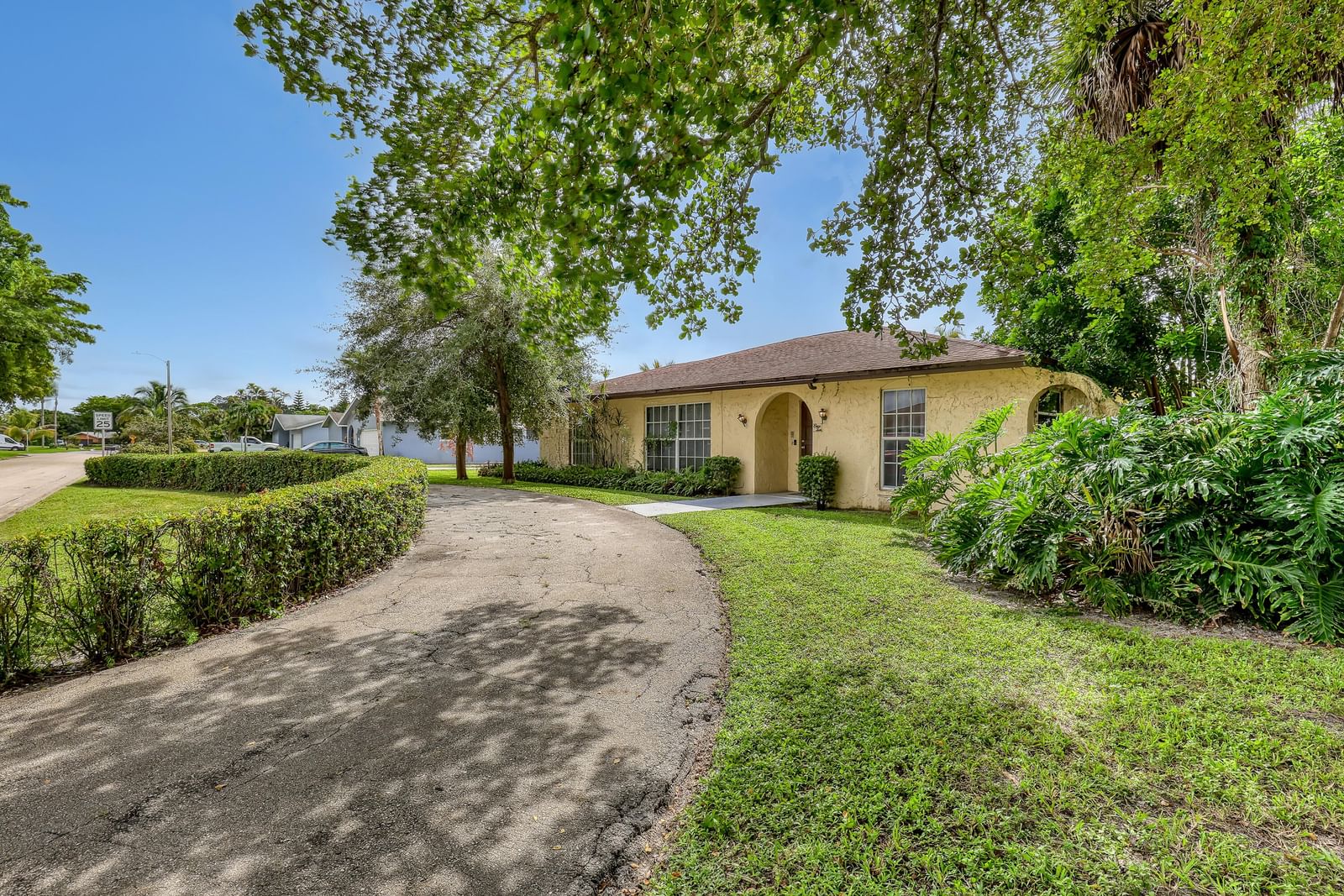 110 MEADOWLARK Drive, Royal Palm Beach, FL 33411 photo 4
