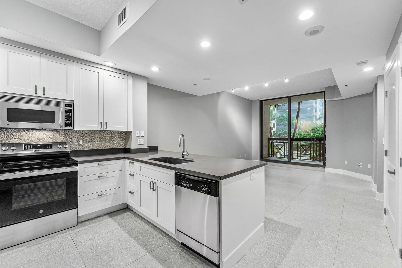 801 S Olive Avenue #Unit 820, West Palm Beach, FL 33401