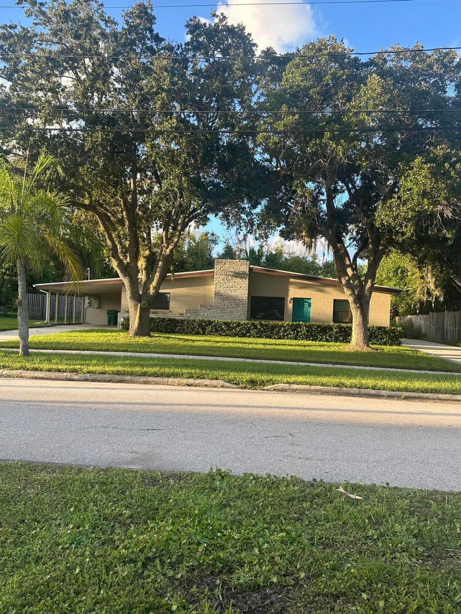 336 CHAMBERLAIN Boulevard, Fort Pierce, FL 34946