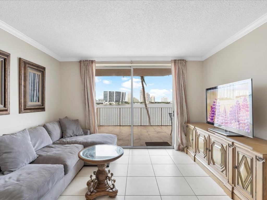 18260 N Bay Road #304, Sunny Isles Beach, FL 33160 photo 4