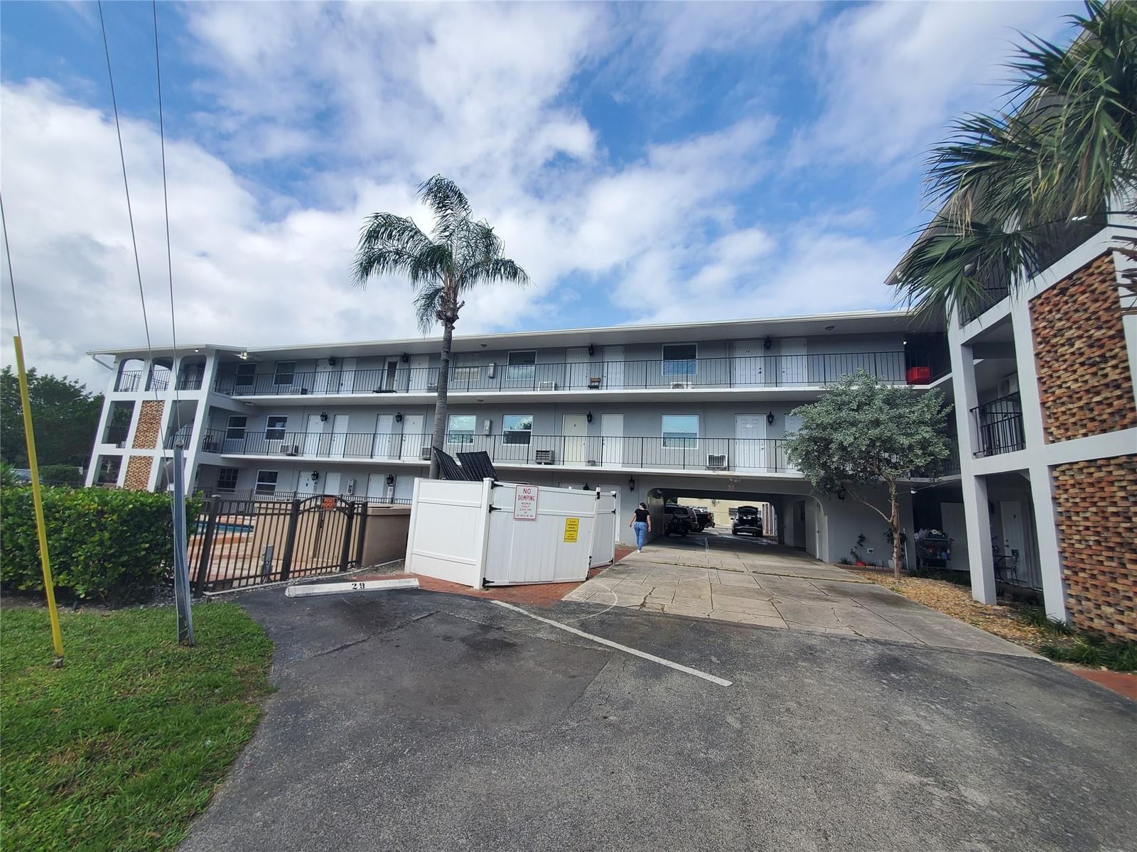 1021 NE 24th Avenue #4, Pompano Beach, FL 33062 photo 2