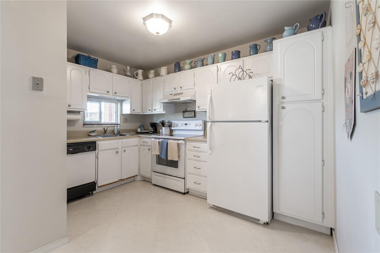 671 S Hollybrook Drive #306, Pembroke Pines, FL 33025 photo 2