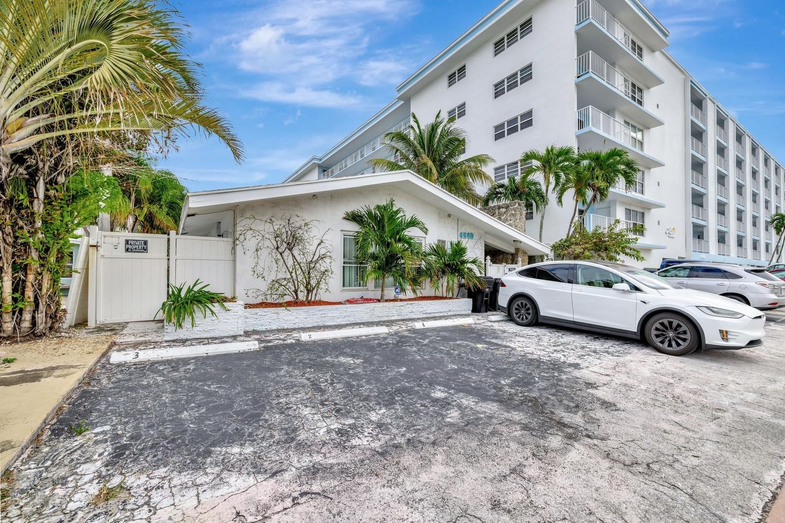 4548 N Ocean Dr, Lauderdale By The Sea, FL 33313 photo 2