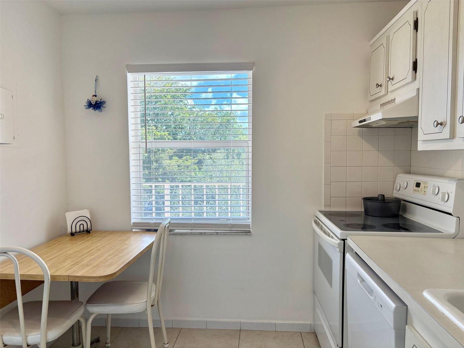 1055 Country Club Drive #404, Margate, FL 33063 photo 3