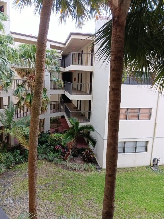 2304 S Cypress Bend Drive #313, Pompano Beach, FL 33069 photo 2