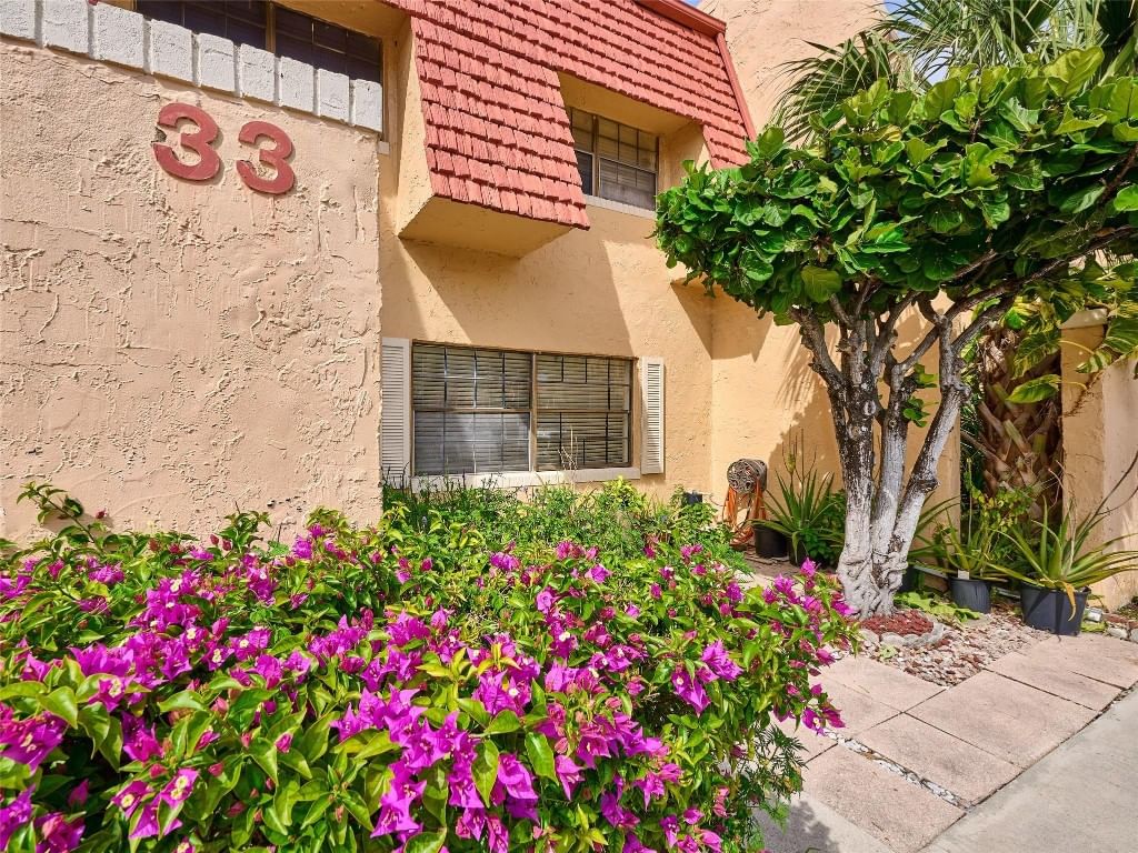 33 Spinning Wheel Lane #33, Tamarac, FL 33319