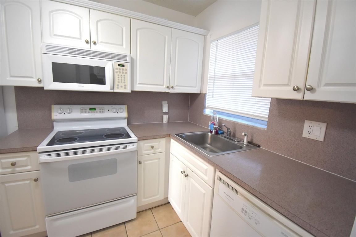 3051 Sunrise Lakes Drive #311, Sunrise, FL 33322 photo 2