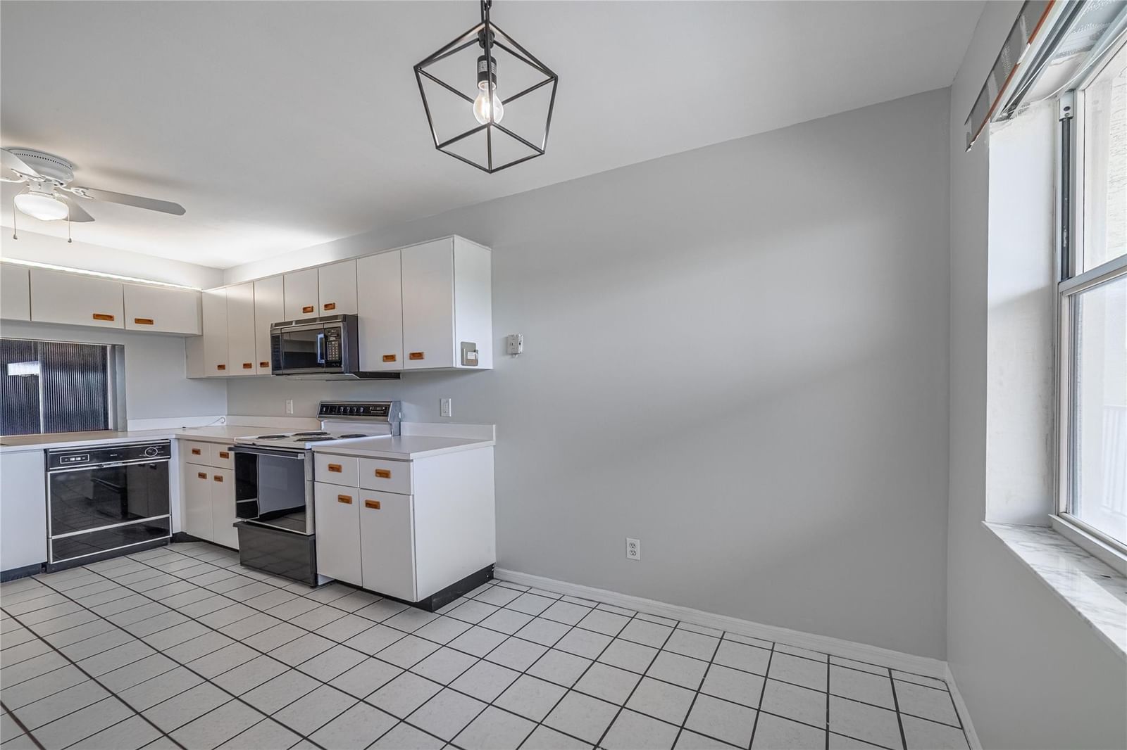 10315 NW 24th Place #407, Sunrise, FL 33322 photo 3