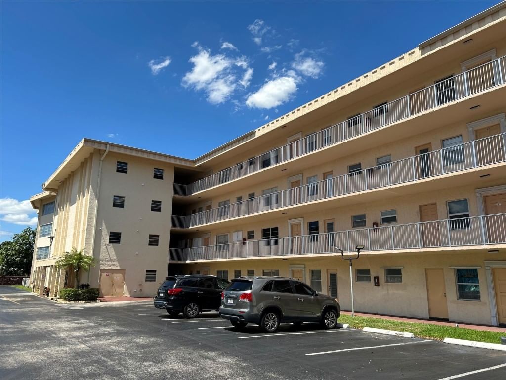 4191 NW 41st Street #312, Lauderdale Lakes, FL 33319 photo 4