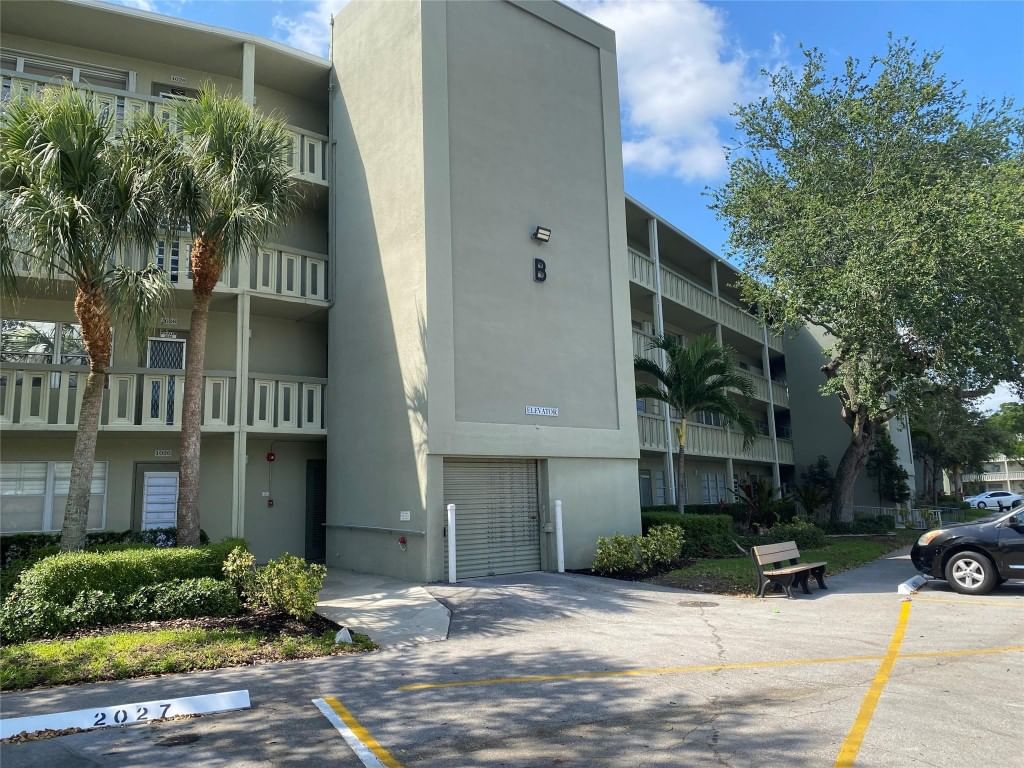 2025 Berkshire B #2025, Deerfield Beach, FL 33442 photo 2