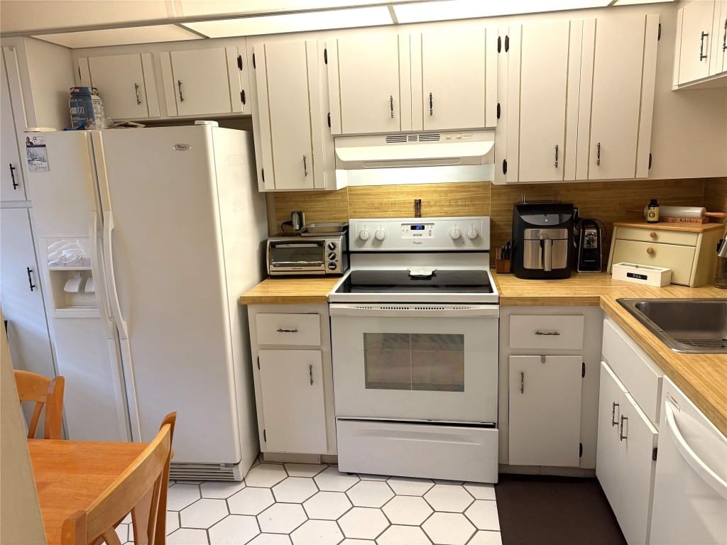 3571 Inverrary Drive #209, Lauderhill, FL 33319 photo 2