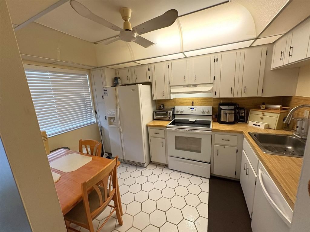 3571 Inverrary Drive #209, Lauderhill, FL 33319 photo 3