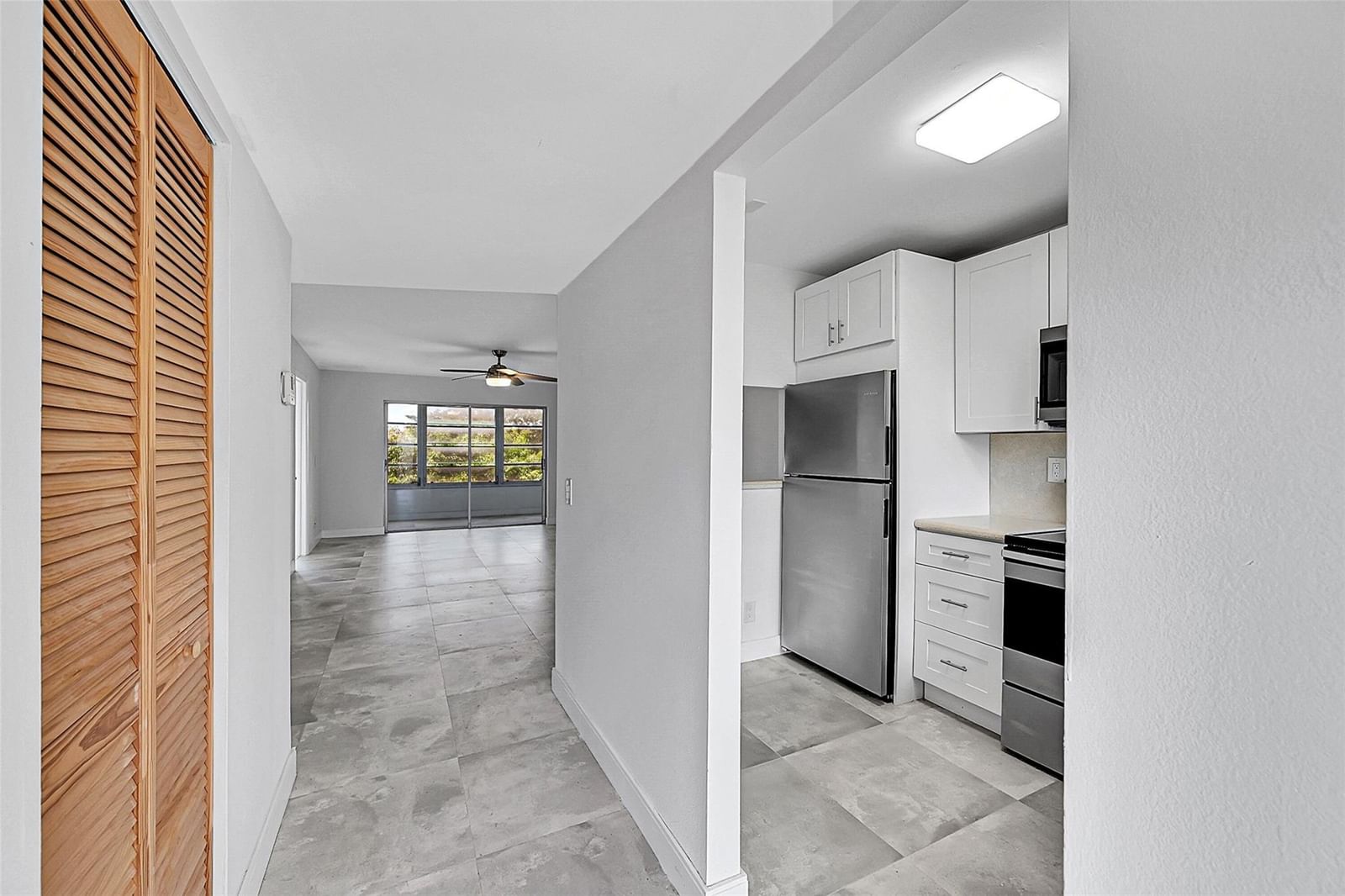 9761 Sunrise Lakes Boulevard #301, Sunrise, FL 33322 photo 3