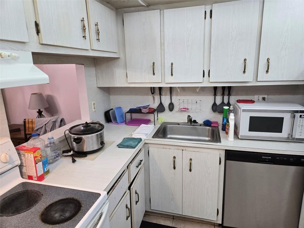 3080 Holiday Springs Boulevard #209, Margate, FL 33063 photo 4