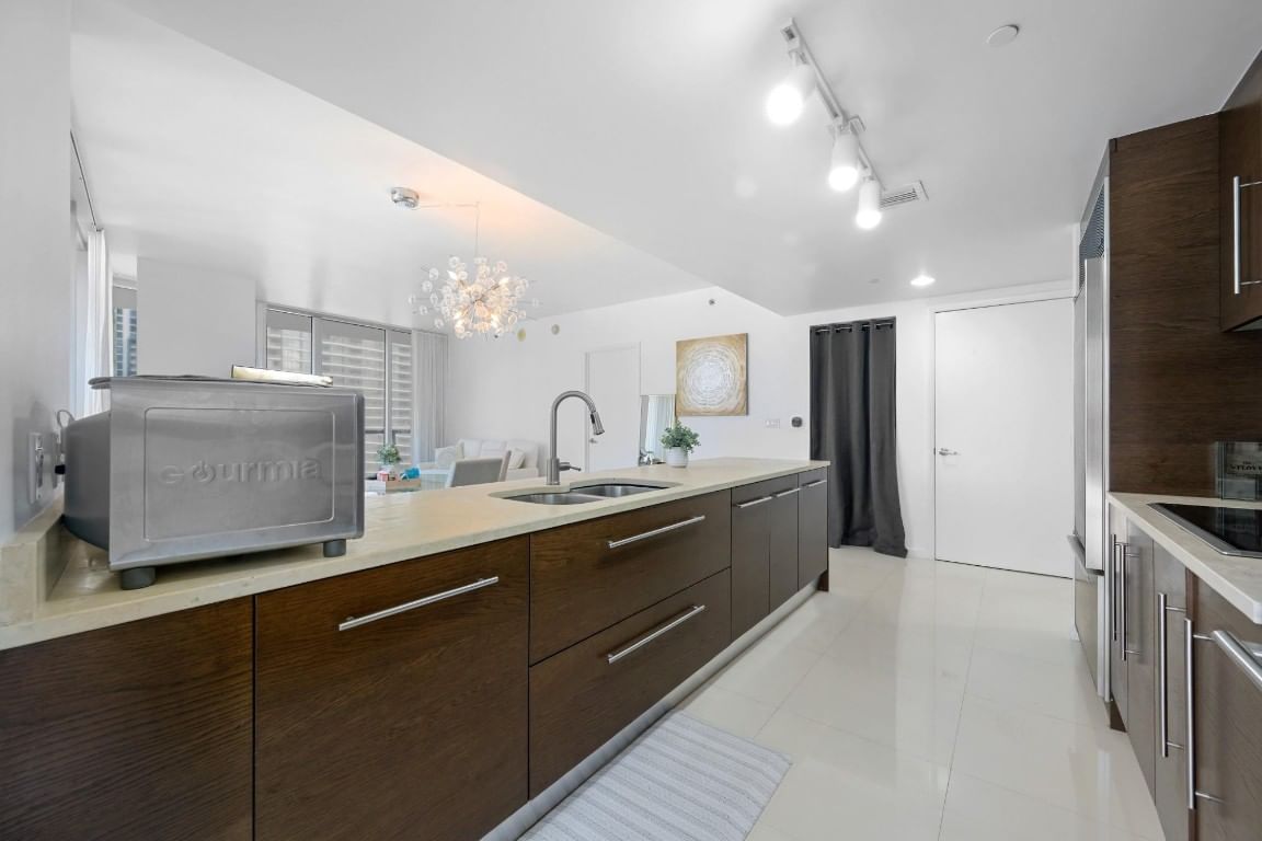 475 Brickell Avenue #1815, Miami, FL 33131 photo 3