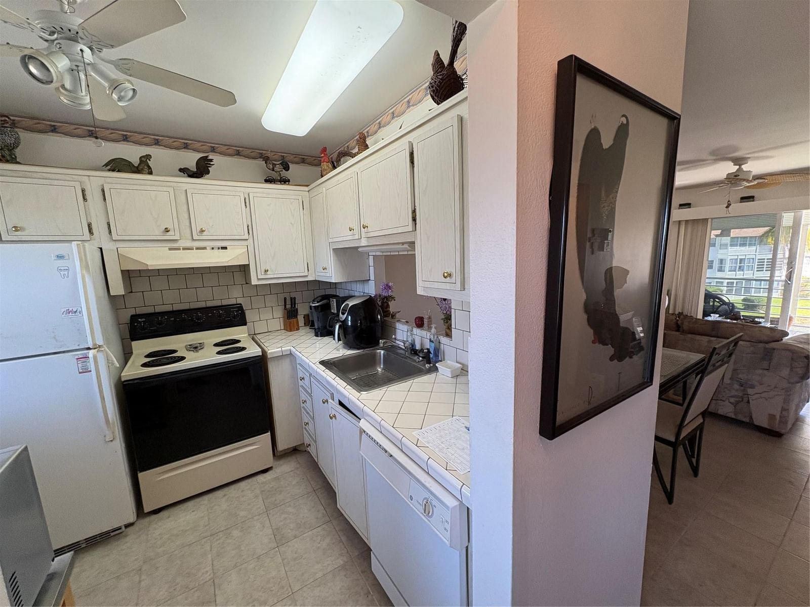 3506 NW 49th Avenue #604, Lauderdale Lakes, FL 33319 photo 4