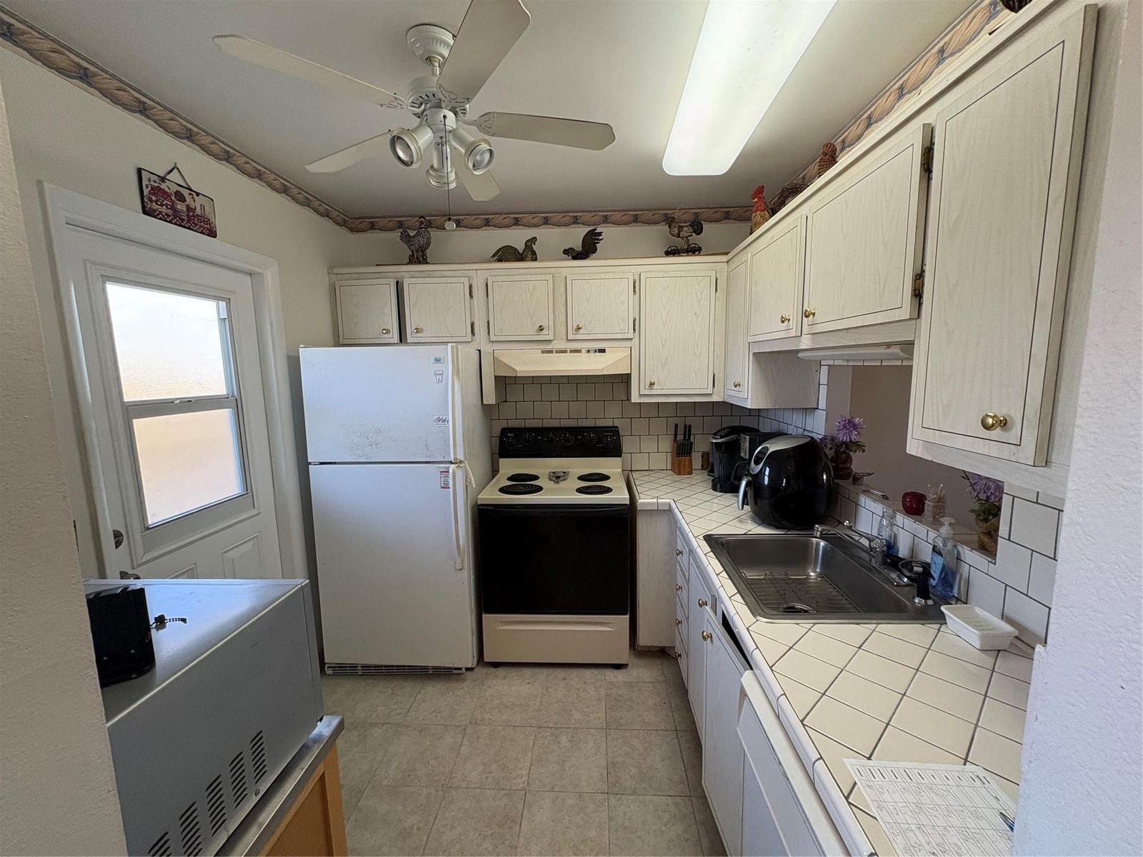 3506 NW 49th Avenue #604, Lauderdale Lakes, FL 33319 photo 5