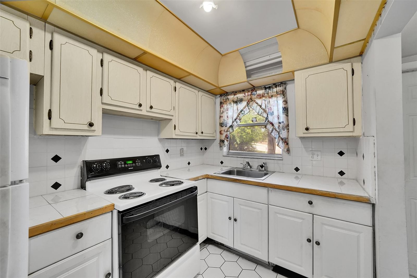 2901 Sunrise Lakes Drive #101, Sunrise, FL 33322 photo 5