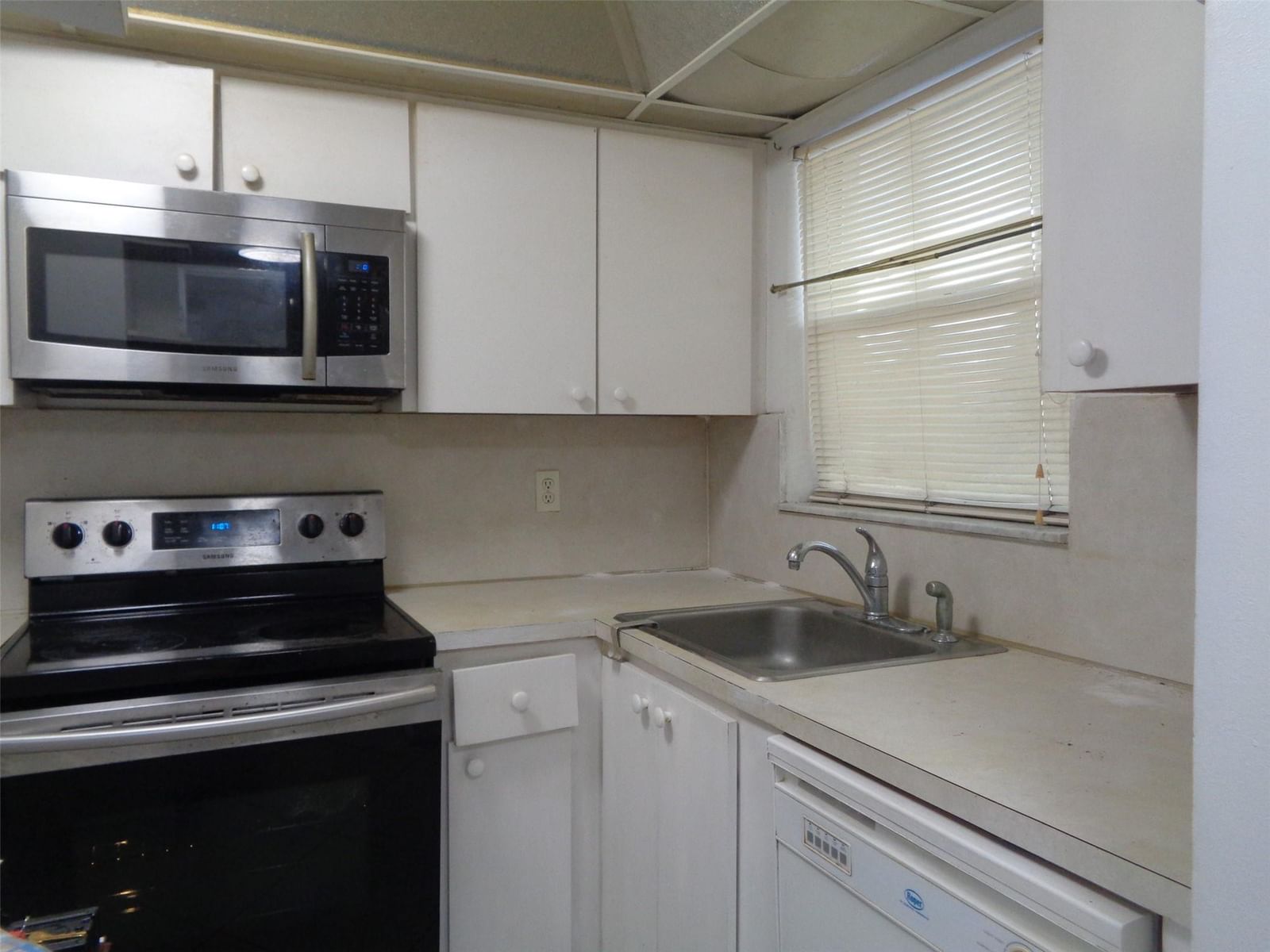 2831 E Sunrise Lakes Drive #209, Sunrise, FL 33322 photo 3