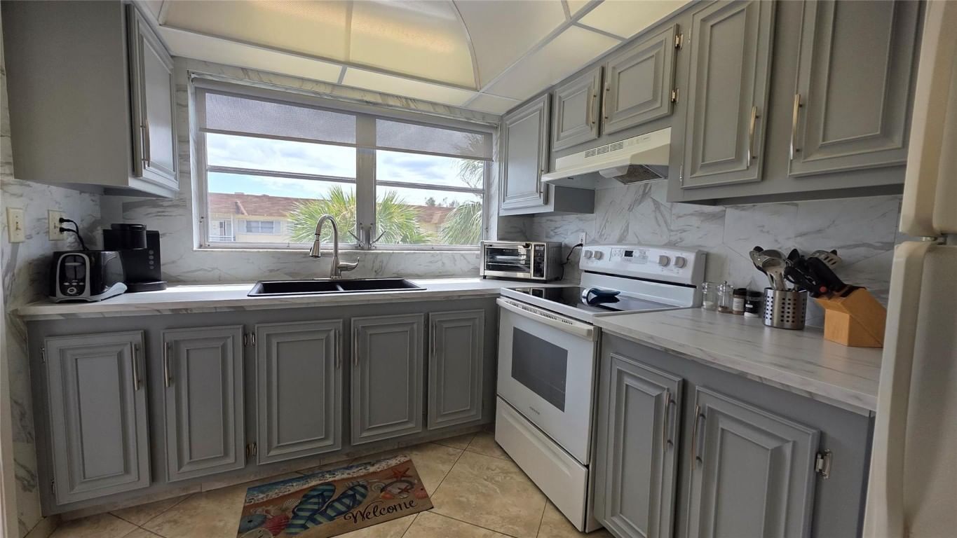 4047 NW 16th Street #302, Fort Lauderdale, FL 33313 photo 2