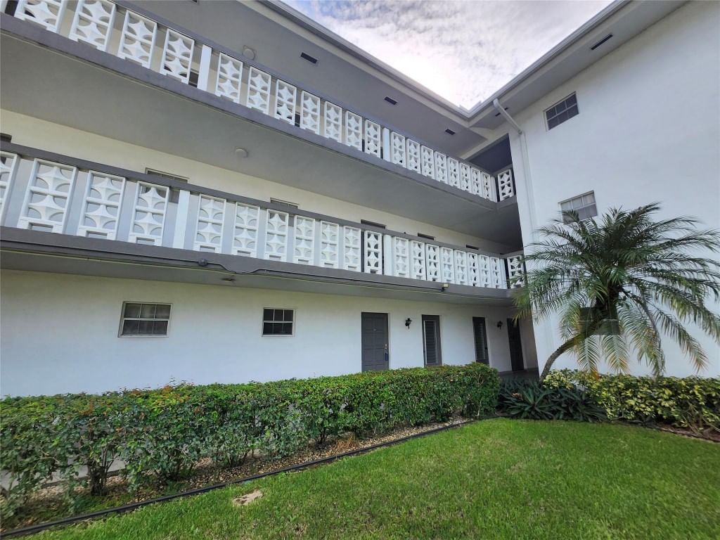 1201 Hillcrest Court #105, Hollywood, FL 33021 photo 2