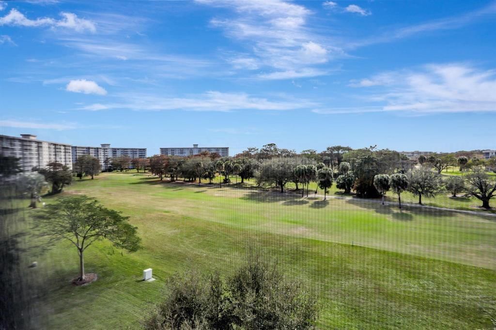 565 Oaks Lane #103, Pompano Beach, FL 33069 photo 3