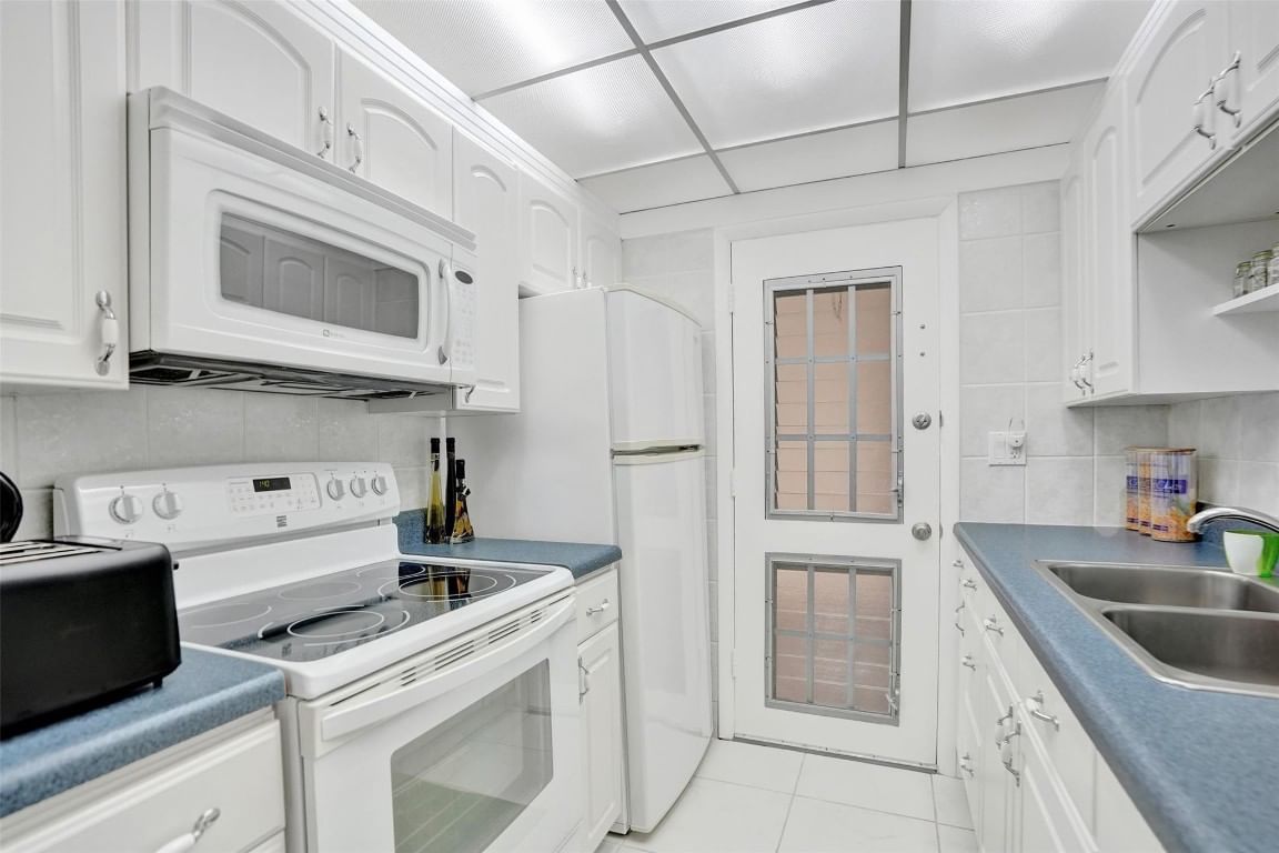 17001 NE 13th Avenue #104, Miami, FL 33162 photo 4