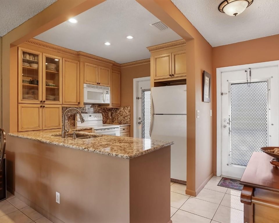 3501 NW 47th Avenue #503, Lauderdale Lakes, FL 33319 photo 2