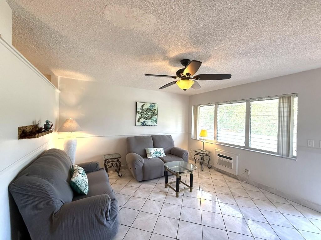 900 SW 10th Terrace #21, Hallandale Beach, FL 33009 photo 4