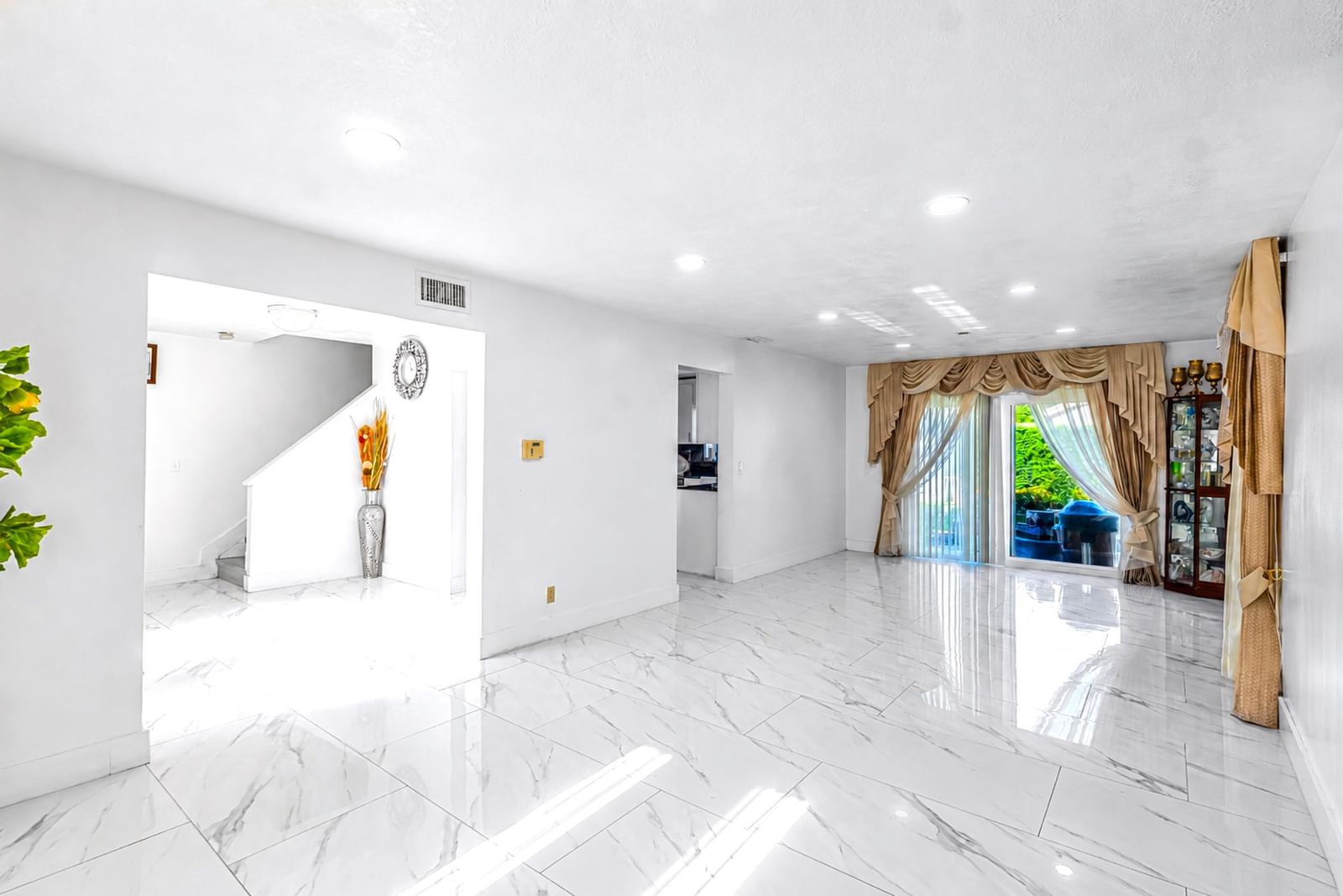 3111 Thames Way, Miramar, FL 33025 photo 2