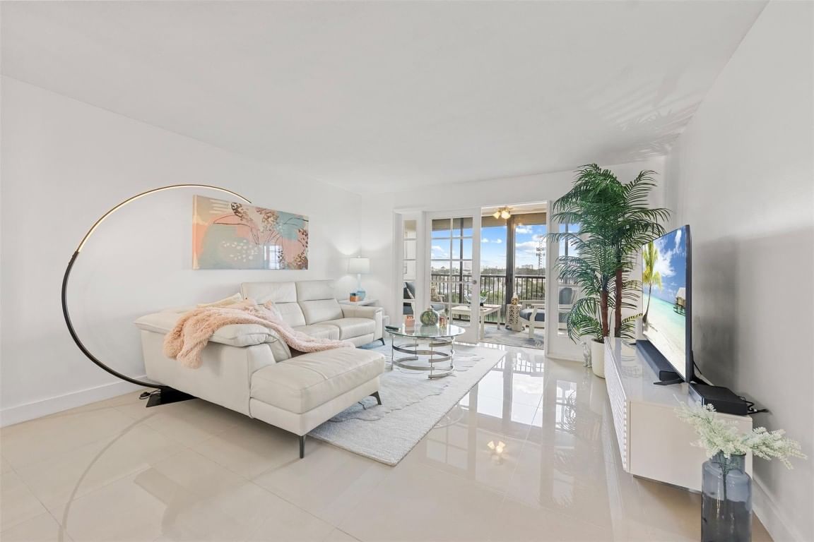 2202 S Cypress Bend Drive #606, Pompano Beach, FL 33069 photo 3