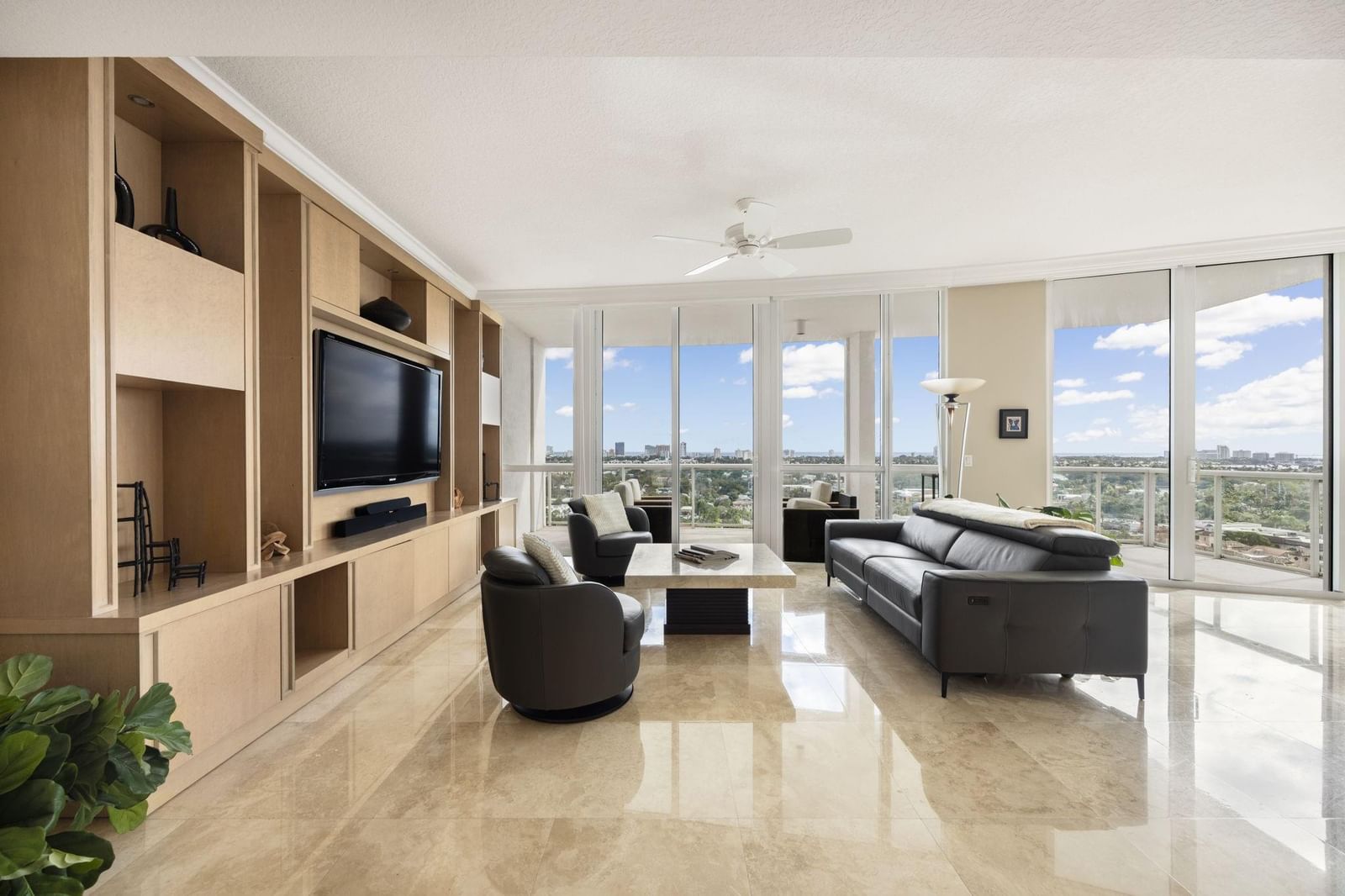 111 SE 8th Avenue #Ph-1701, Fort Lauderdale, FL 33301 photo 2