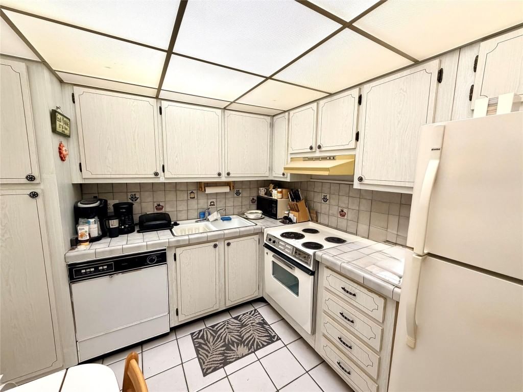 136 S Cypress Road #317, Pompano Beach, FL 33060 photo 4
