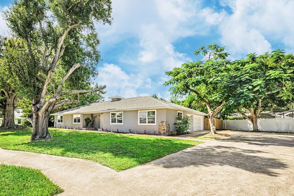 300 Riomar Drive, Port St Lucie, FL 34952 photo 2