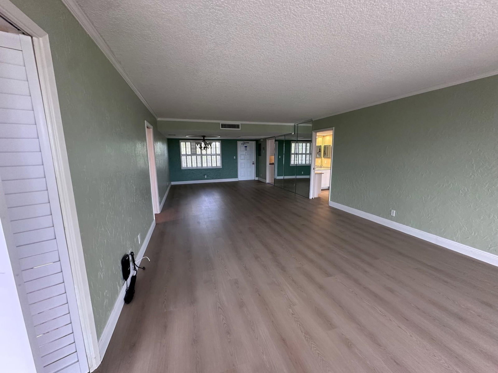 3850 Oaks Clubhouse Drive #403, Pompano Beach, FL 33069 photo 2