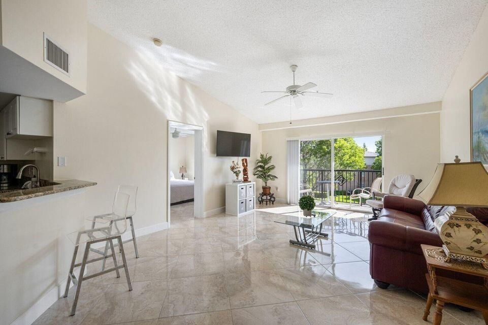 1100 Crestwood Court #1110, Royal Palm Beach, FL 33411 photo 4