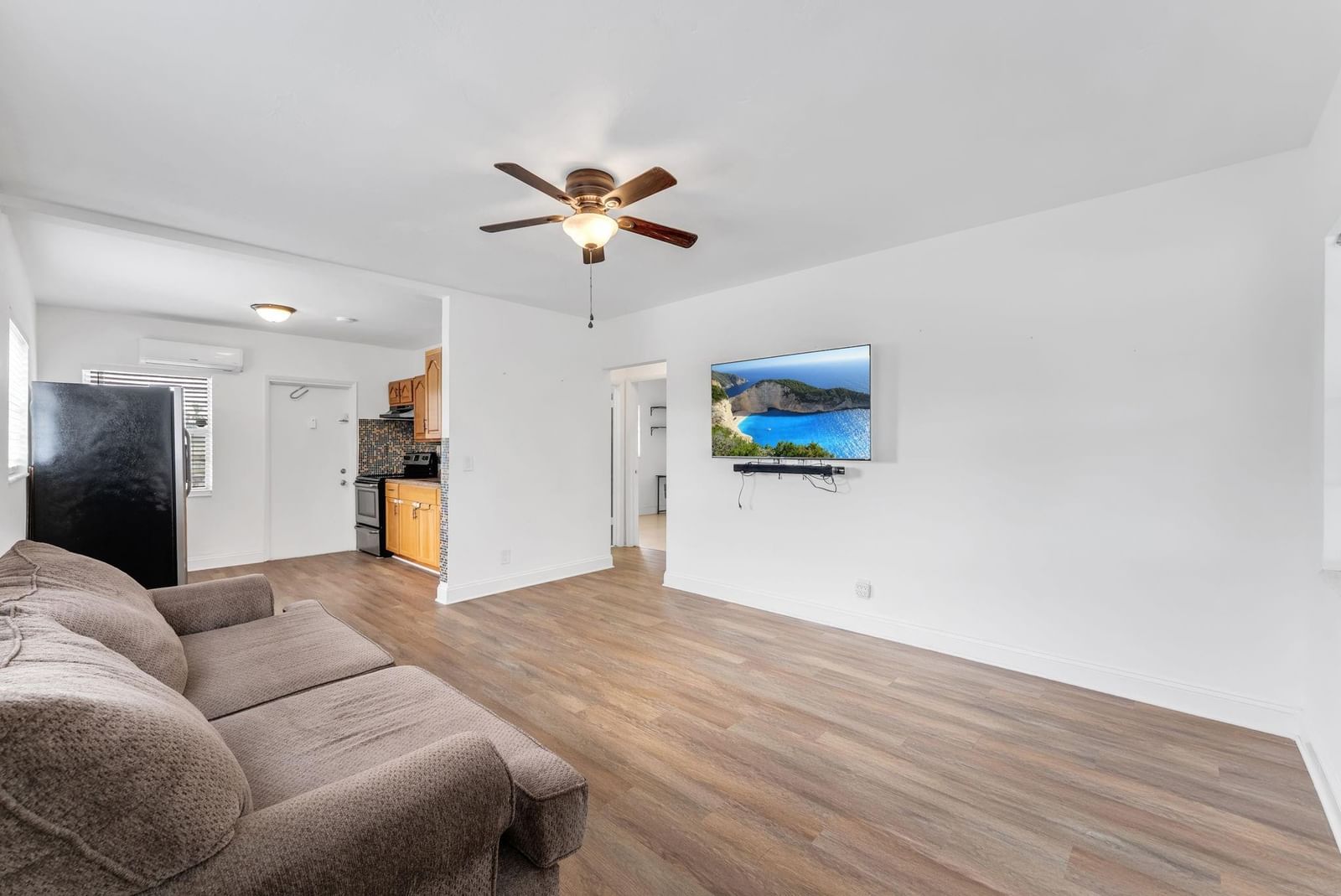 7401 Pines Boulevard #201, Pembroke Pines, FL 33024 photo 3
