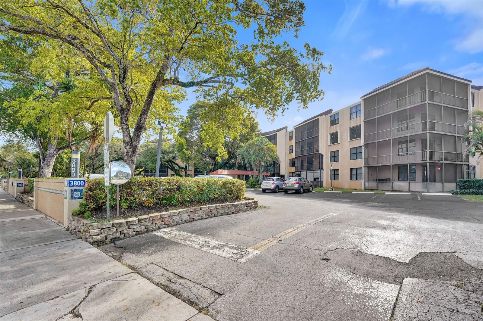 3800 N Hills Drive #412, Hollywood, FL 33021