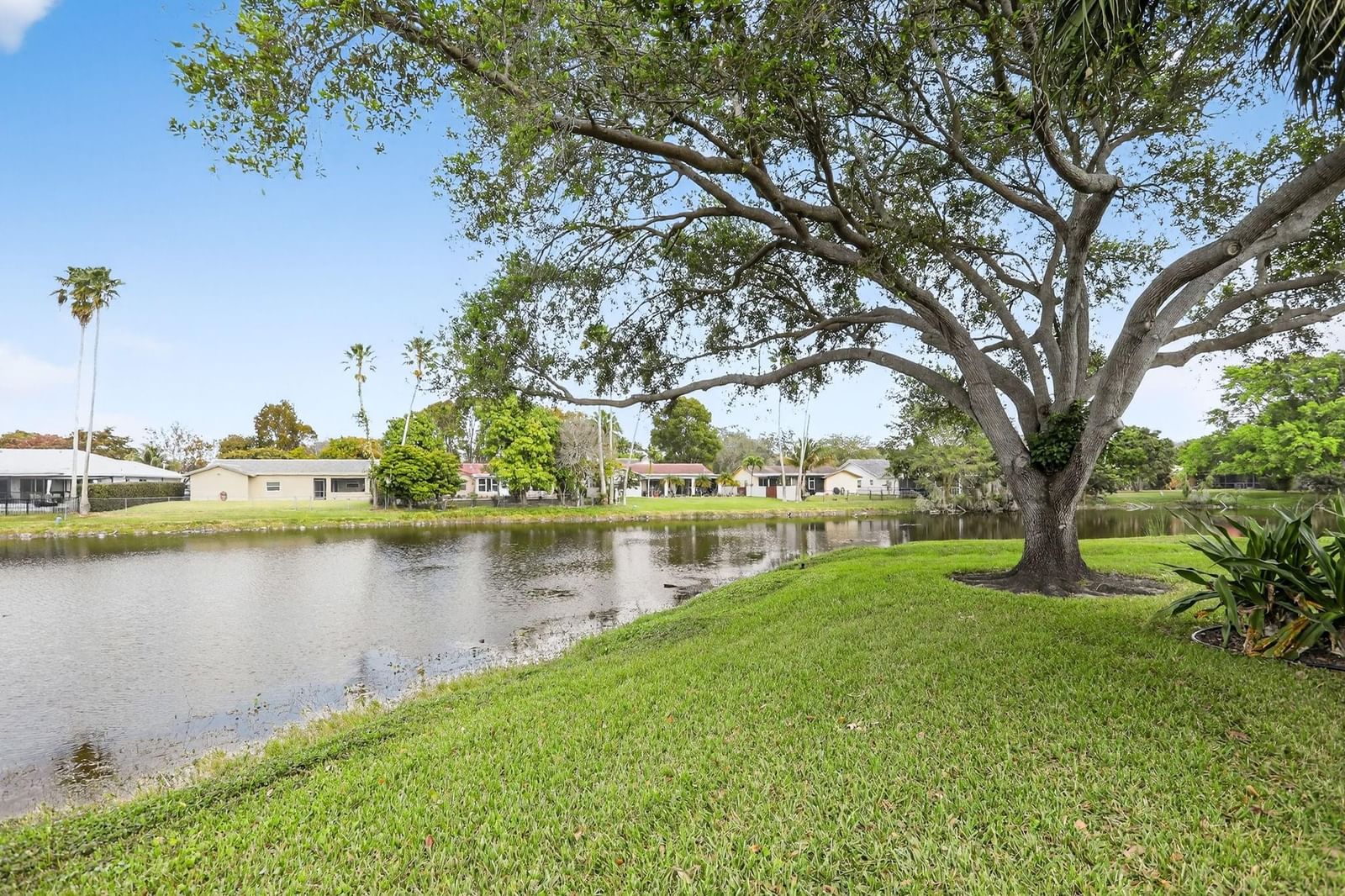 11477 NW 39th Court #307-1, Coral Springs, FL 33065 photo 2