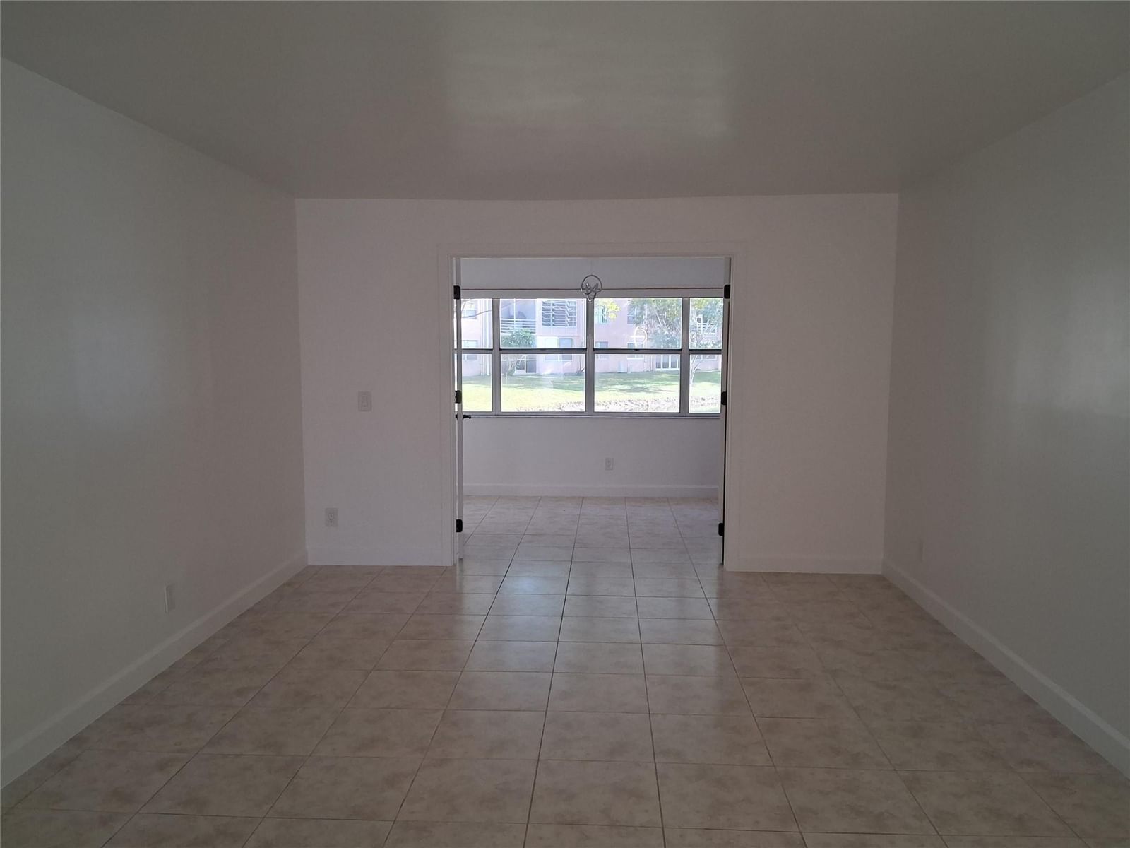 9800 Sunrise Lakes Boulevard #109, Sunrise, FL 33322 photo 2