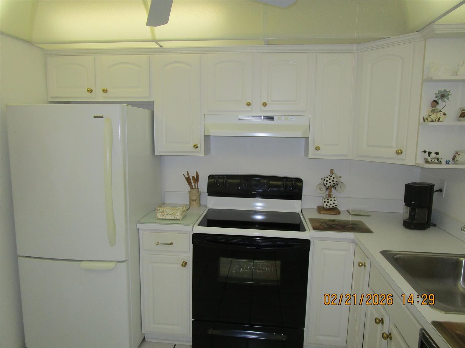 9350 Sunrise Lakes Boulevard #103, Sunrise, FL 33322 photo 2