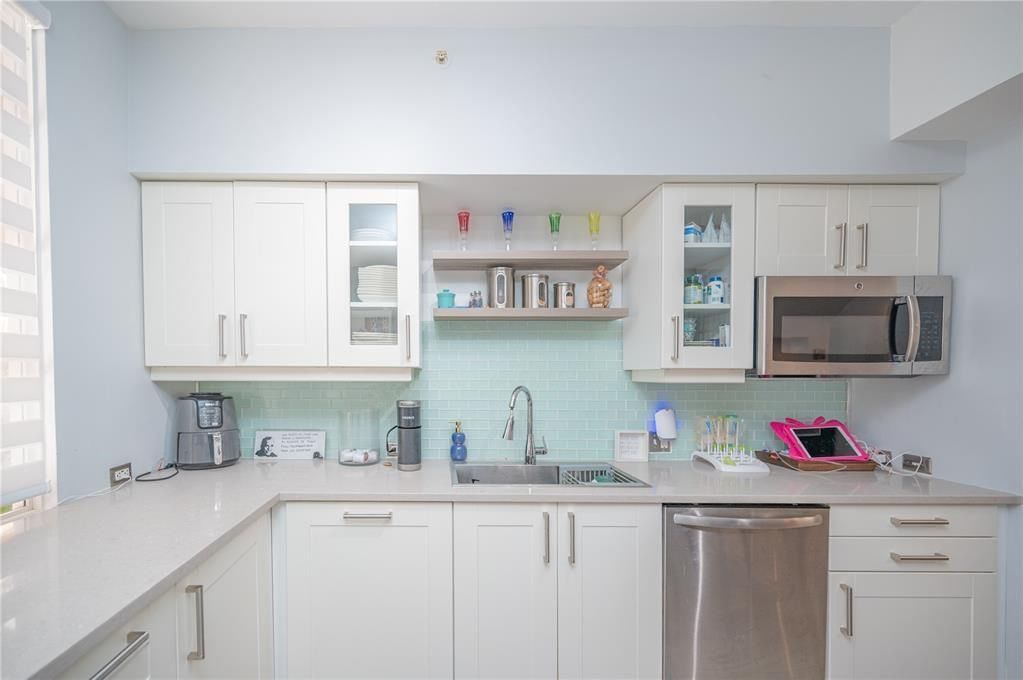 2841 NE 185th Street #514, Miami, FL 33180 photo 2