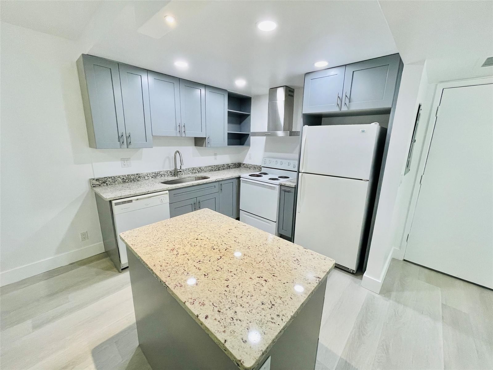 257 S Cypress Road #414, Pompano Beach, FL 33060 photo 4