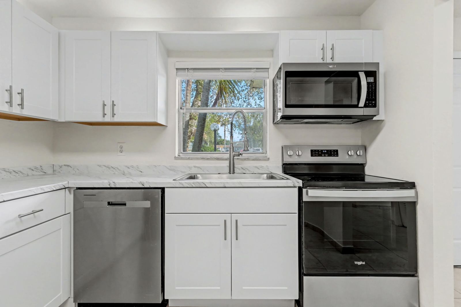 437 SW Natura Avenue #F, Deerfield Beach, FL 33441 photo 2