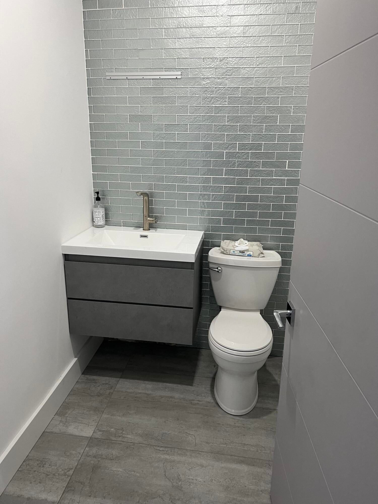 2400 W Copans Road #9, Pompano Beach, FL 33069 photo 5